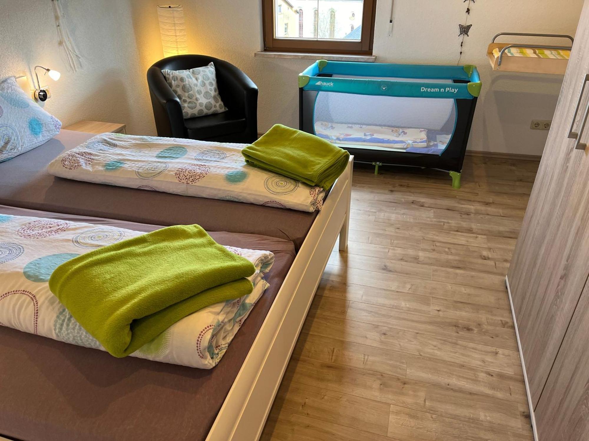 Gemuetliche Familienferienwohnung Im Obergeschoss Bad Brambach Luaran gambar