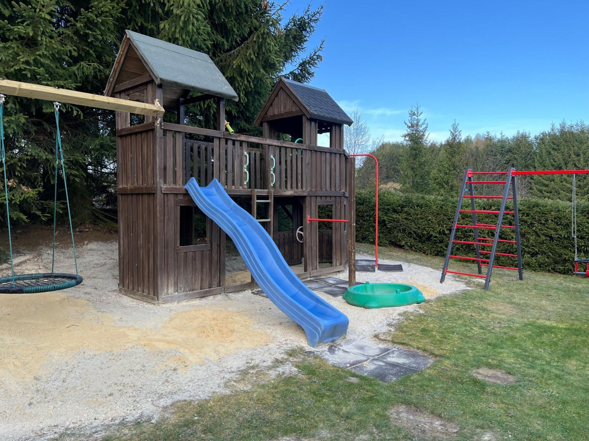 Gemuetliche Familienferienwohnung Im Obergeschoss Bad Brambach Luaran gambar